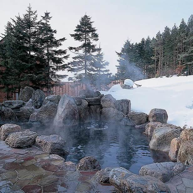 北海道じゃらん【公式】さんのインスタグラム写真 - (北海道じゃらん【公式】Instagram)「由仁の日帰り温泉が期間限定で半額に！   本日の#1日1得 ネタは 由仁町『ユンニの湯』のコスパ最強温泉！   なんと、期間限定で日帰り入浴料が 中学生以上650円→325円に！ 「美肌の湯」として有名なコーヒー色の湯が特徴です♪   詳しい利用方法は北海道じゃらん3月号P51をチェック！   #北海道じゃらん #じゃらん #北海道じゃらん3月号 #北海道 #1日1得 #お得 #半額 #クーポン #日帰り温泉 #温泉 #露天風呂 #ユンニの湯 #japan #hokkaido」2月25日 12時00分 - hokkaido_jalan