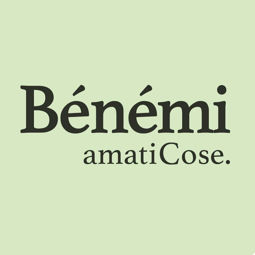 さゆりさんのインスタグラム写真 - (さゆりInstagram)「この度、私さゆりは、 アパレルブランド  ''Bénémi'' (ベネミー)  を立ち上げることになりました🙇‍♀️✨  ずっとずっと夢だったので、 今日の自分の誕生日当日に 皆さんに報告させていただきました☺️💕  ベネミーの意味は、 ベネ(イタリア語で良い)ミー(私) サブタイトルの amaticose(愛されるもの) という意味でつけており、 これを身につけることで  【より良い私に】とゆう意味で つけました👗♥︎  ＊身につければこの1着で特別な私になれる＊ ＊より愛されるわたしになれる服＊  をコンセプトにしていきたいと思ってます😊✨  より多くの方に 手に取っていただきたいので、  今回、『リリース記念イベント』  を企画しております👠💕 また、イベントにつきましては おって詳細をお知らせさせて頂きます！  ブランド名を考えたり、ブランドカラーを決めたり どうゆうものを作るかミーティングしたり、、 初めての事ばかりで、楽しさと緊張の中 優しいスタッフさんのもと話を進めてきました！  皆さんに喜んでもらえるものを 作れるよう頑張りますので、 ぜひ今後とも楽しみに待っててもらえたら 嬉しいです🙇‍♀️✨  　　　　　　　　　　　　　　　　　　　さゆり」2月25日 12時01分 - sayuri__offi