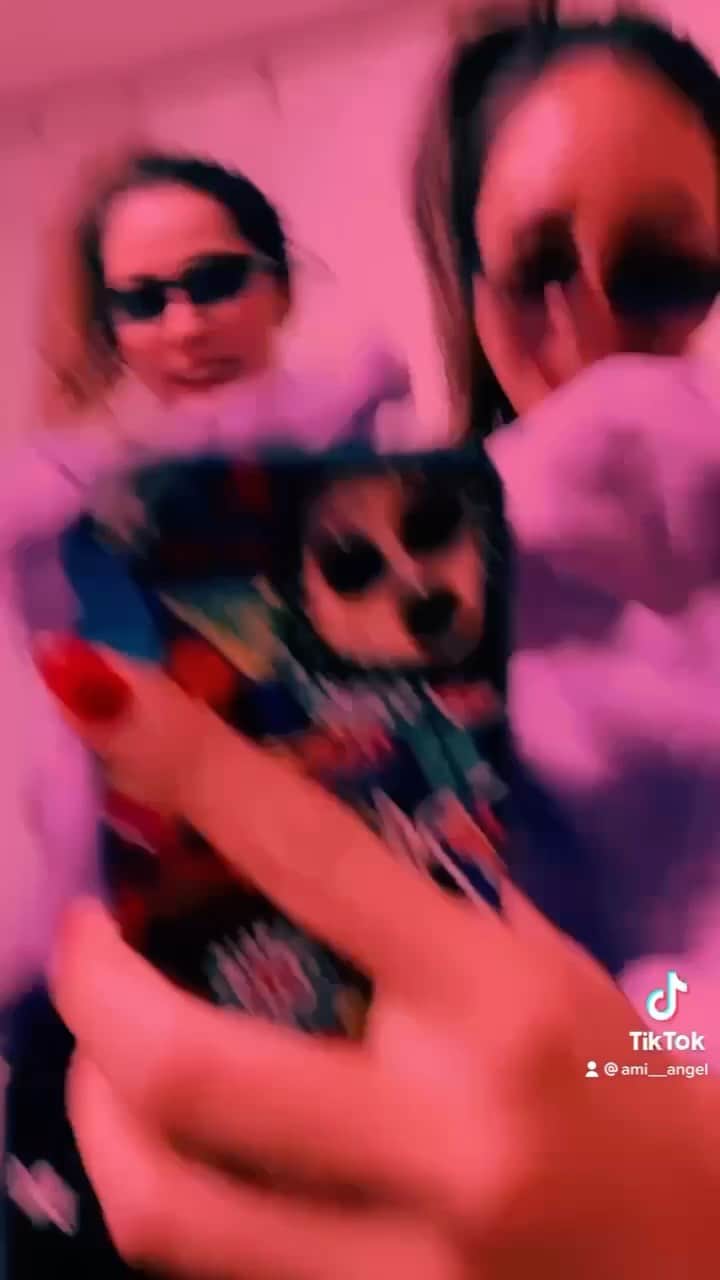 AMIのインスタグラム：「へっくしゅん🤧💫ww」