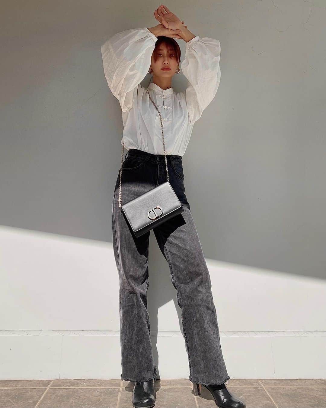Icumi Oohamaのインスタグラム：「pierce ： @tres__collection  bag ： @dior @hedy_japan  shorts ： @searoomlynn_official boots ： @newbottega @bottegaveneta.by.daniellee」
