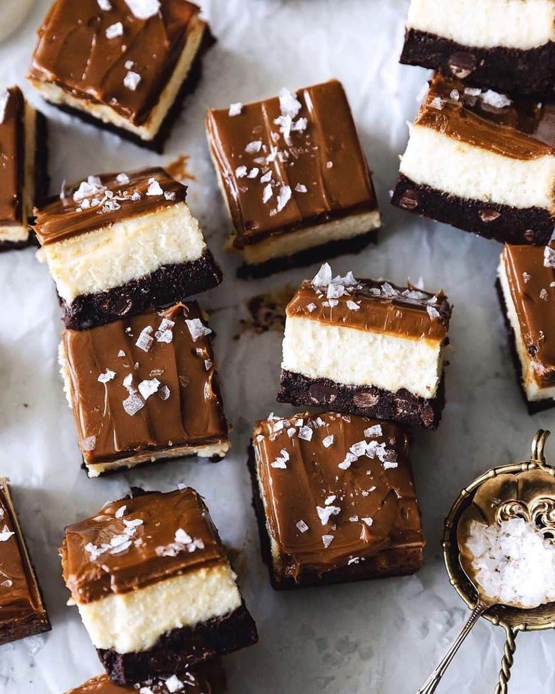 Food52さんのインスタグラム写真 - (Food52Instagram)「Dear chocolatey slices of cheesecake, how we love thee. Thanks to @bakerbynature, @devamadeo, @handletheheat, @thida.bevington, and @emily_c99, for putting a fun twist on our #f52community cheesy theme this week. Bonus: for Emily's Malted Chocolate Cheesecake recipe, head to the l link in our bio. #f52grams」2月25日 12時17分 - food52