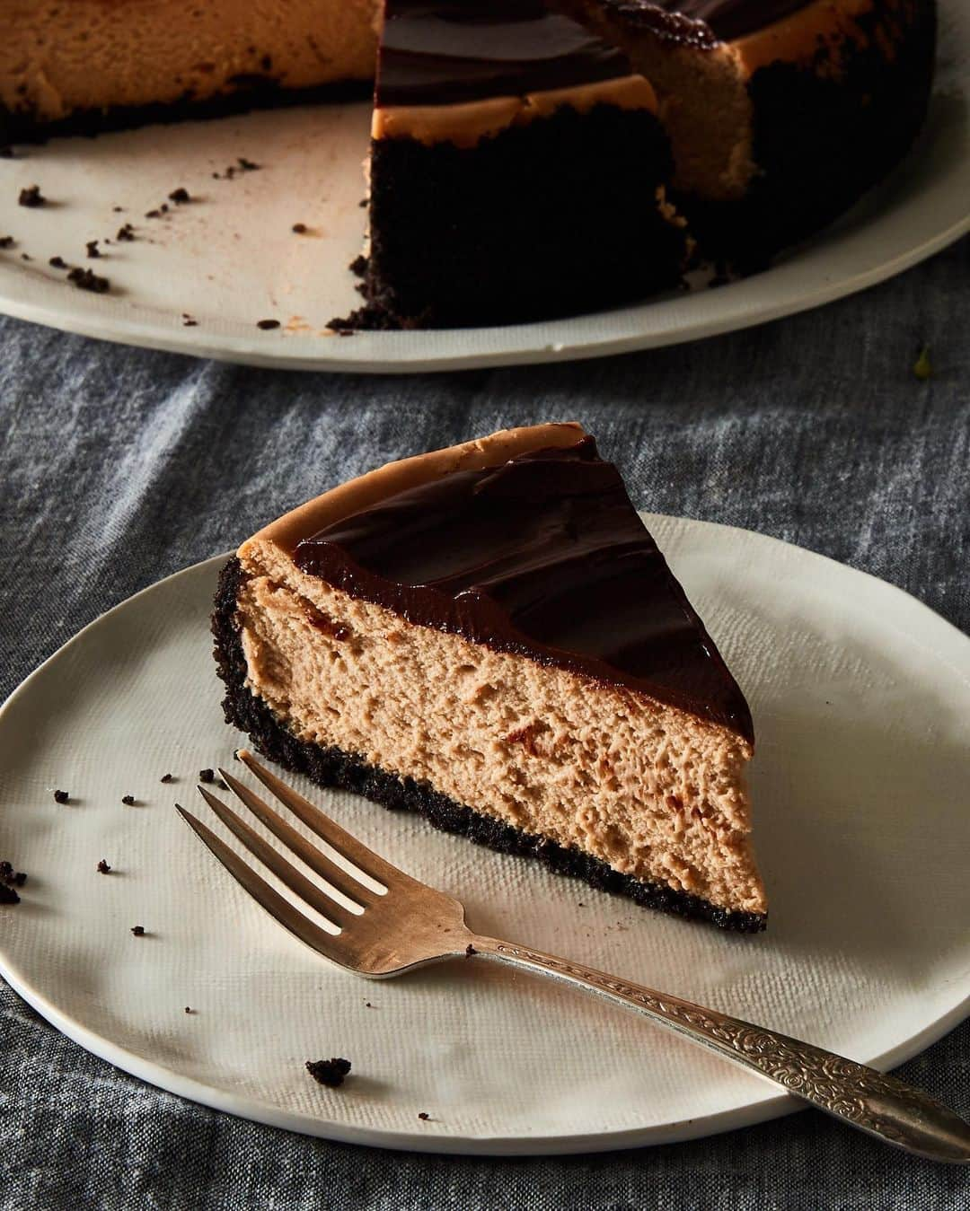 Food52さんのインスタグラム写真 - (Food52Instagram)「Dear chocolatey slices of cheesecake, how we love thee. Thanks to @bakerbynature, @devamadeo, @handletheheat, @thida.bevington, and @emily_c99, for putting a fun twist on our #f52community cheesy theme this week. Bonus: for Emily's Malted Chocolate Cheesecake recipe, head to the l link in our bio. #f52grams」2月25日 12時17分 - food52