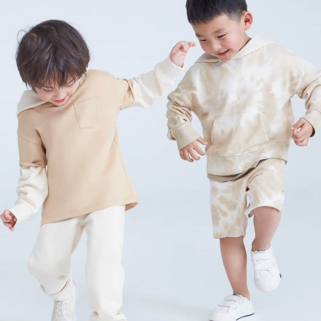 GapKids_jpのインスタグラム：「人気のタイダイアイテムもカーキカラーが仲間入り。  #ComfortablePrice #新価格 #心地よさからはじめよう #ComfortableTogether #UltraSoft #カーボナイズド #スウェット #フレンチテリー #babyGap」