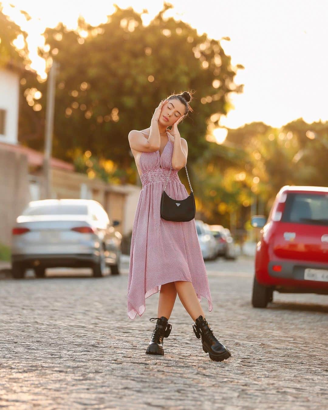 Gabriela Salesのインスタグラム：「O look da condicional tá diferente 😂😂 Por que choras tornozeleira eletrônica」