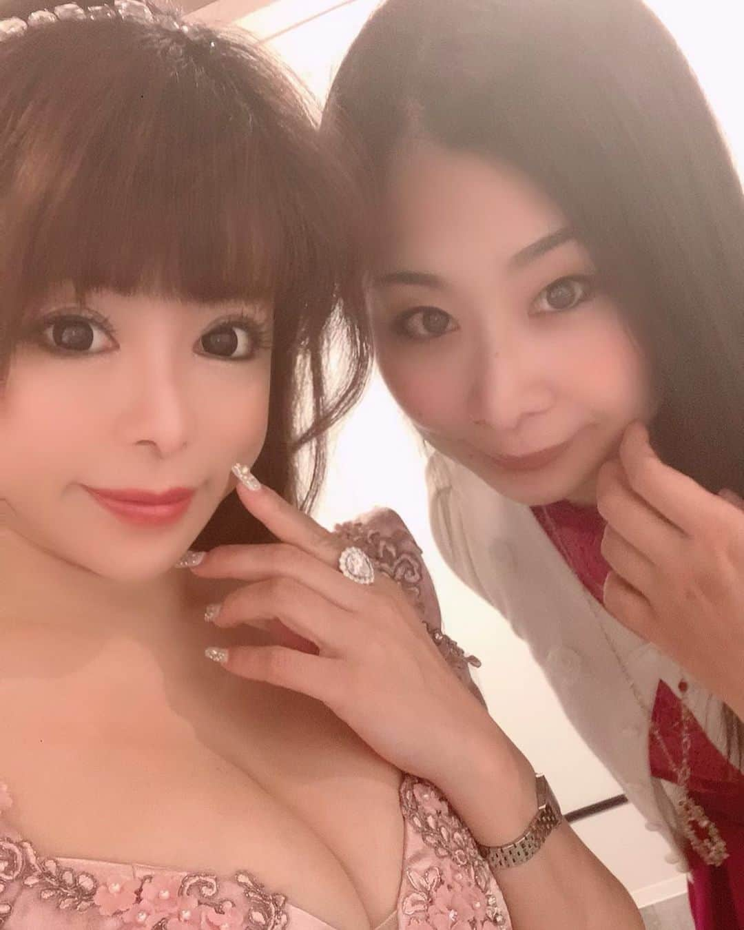 滝沢姫さんのインスタグラム写真 - (滝沢姫Instagram)「﻿ ﻿ ﻿ ﻿ ﻿ ﻿ どうして私には素敵な人現れないの？﻿ ﻿ ﻿ ﻿ ﻿ ﻿ ﻿ ﻿ ﻿ ﻿ ﻿ 夜のお仕事で指名が全く取れなかった時…﻿ ﻿ ﻿ ﻿ ﻿ ﻿ ﻿ ﻿ お店の指名とれてるお姫様のこと﻿ ﻿ ﻿ ﻿ ﻿ ﻿ そんな可愛くないしスタイルもよくないのに(性格悪いよね…)﻿ ﻿ ﻿ ﻿ ﻿ ﻿ どうしてよいお客様ばかりなんだろ…って﻿ ﻿ ﻿ ﻿ ﻿ 本当に不思議で不思議で妬んでました。﻿ ﻿ ﻿ ﻿ ﻿ ﻿ ﻿ ﻿ ﻿ ﻿ ﻿ ﻿ その原因は今ならわかります…﻿ ﻿ ﻿ ﻿ ﻿ ﻿ ﻿ ﻿ ﻿ ﻿ ﻿ ﻿ それは↑そんな意地悪なことばかり考えてるから﻿ ﻿ ﻿ ﻿ ﻿ ﻿ 言葉がダメ子ちゃんで言葉がマイナスで前向きじゃなくて﻿ ﻿ ﻿ ﻿ ﻿ 悪口や愚痴が多くて一緒にいたくないお姫様だったんです💧﻿ ﻿ ﻿ ﻿ ﻿ ﻿ ﻿ ﻿ ﻿ ﻿ ﻿ ﻿ そんな人と一緒にいたいと思う？﻿ ﻿ ﻿ ﻿ ﻿ ﻿ ﻿ だから素敵な人から愛されなかったの…﻿ ﻿ ﻿ ﻿ ﻿ ﻿ ﻿ ﻿ ﻿ ﻿ ﻿ すごく悩んでいた時に一冊の本に出会い前向きになったら﻿ ﻿ ﻿ ﻿ ﻿ 応援してくれる人が増えました✨﻿ ﻿ ﻿ ﻿ ﻿ ﻿ ﻿ ﻿ ﻿ ﻿ だから本当に言葉をかえることがすごく大切💗﻿ ﻿ ﻿ ﻿ ﻿ ﻿ ﻿ ﻿ ﻿ 言葉が変わると行動も変わって変われていきます✨﻿ ﻿ ﻿ ﻿ ﻿ だから言葉を変えないとかわれません…﻿ ﻿ ﻿ ﻿ ﻿ ﻿ ﻿ 今日から言葉をプラスにしていきましょう✨﻿ ﻿ ﻿ ﻿ ﻿ ﻿ ﻿ ﻿ ﻿ ﻿ ﻿ マイナスなこといってたら変な人よってくるよ…﻿ ﻿ ﻿ ﻿ ﻿ 怖いでしょ？﻿ ﻿ ﻿ ﻿ ﻿ ﻿ ﻿ ﻿ ﻿ ﻿ ﻿ ﻿ ﻿ 自分ではなかなか気づかないので﻿ ﻿ ﻿ ﻿ オンラインレッスン受けてみてください🎀﻿ ﻿ ﻿ ﻿ ﻿ ﻿ ﻿ ﻿ どうして素敵な人が現れないのかお伝えします🌹﻿ ﻿ ﻿ ﻿ ﻿ ﻿ ﻿ ﻿ ﻿ ﻿ ﻿ ﻿ ﻿ ﻿ お写真は言葉がすごくかわって﻿ ﻿ ﻿ ﻿ ﻿ 外見も内面も別人みたいに素敵になったお姫様✨💗✨﻿ ﻿ ﻿ ﻿ ﻿ ﻿ ﻿ ﻿ ﻿ ﻿ ﻿ ﻿ 恋愛だけじゃなくコミニケーションうまくいって﻿ ﻿ ﻿ ﻿ 転職したり自分の夢見つけたり人生ぜん〜ぶ💗﻿ ﻿ ﻿ ﻿ うまくいっちゃうお姫様学校の姫メソッド✨⭐️✨﻿ ﻿ ﻿ ﻿ ﻿ ﻿ ﻿ ﻿ ﻿ お姫様学校って﻿ ﻿ ﻿ ﻿ おバカなことしてると思われるかもしれませんが…﻿ ﻿ ﻿ ﻿ 幸せになれるために楽しいではなく真剣に自分と﻿ ﻿ ﻿ ﻿ 向き合って頑張ってるので成果100%出てるんです✨﻿ ﻿ ﻿ ﻿ ﻿ ﻿ ﻿ ﻿ ﻿ ﻿ ﻿  ﻿ 綺麗になりたい✨幸せになりたい✨﻿ ﻿ ﻿ ﻿ ﻿ 愛されたい💗大切にされたい💗お姫様は﻿ ﻿ ﻿ ﻿ ﻿ お姫様体験レッスンに90分5500円にきてください💗﻿ ﻿ ﻿ ﻿ ﻿ ﻿ 遠方の方はオンラインでも可能です⭐️﻿ ﻿  ﻿  ﻿ ﻿ ﻿  ﻿ ﻿ 1月3日　16時〜17時30分　満席﻿ ﻿ 1月30日　15時〜16時30分　満席﻿ ﻿ 1月31日　18時30分〜20時　満席﻿ ﻿ ﻿ ﻿ ﻿ 2月6日 18時30分〜20時　満席﻿ ﻿ 2月27日　18時30分〜20時﻿ ﻿ 2月28日　18時〜19時30分﻿ ﻿ ﻿ ﻿ ﻿ ﻿ ﻿ ﻿ #お姫様学校#滝沢姫#姫メゾット﻿ ﻿ ・﻿ ・﻿ ・﻿ ﻿ #お姫様#お姫様になりたい#大切にされたい﻿ #本当の魔法はあなたの勇気#お姫様になる魔法﻿ #プリンセスになりたい#大切にされる﻿ #大切にされる方法#幸せになれる方法﻿ #愛される女性#モテテク#愛されたい﻿ #恋愛セミナー#愛されテクニック#恋愛テクニック ﻿ #上品#特別扱いされたい#キラキラ女子 ﻿ #愛される女性#綺麗になりたい﻿ #愛されたい#甘え上手#幸せになりたい﻿ #魅力的#魅力的な女性#魅力的になりたい﻿ #尽くされたい#愛される方が幸せ#出会いがほしい﻿ ﻿ ﻿ ﻿  ﻿ ﻿  ﻿ ﻿  ﻿ ﻿  ﻿ ﻿  ﻿ ﻿  ﻿ ﻿  ﻿ ﻿」2月25日 23時25分 - hime.takizawa