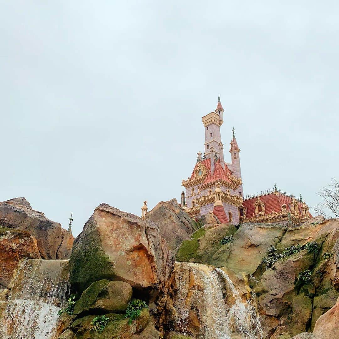 前田亜美のインスタグラム：「. . 𓂃𓈒🥀✯🏰🧹☕👸🏻」