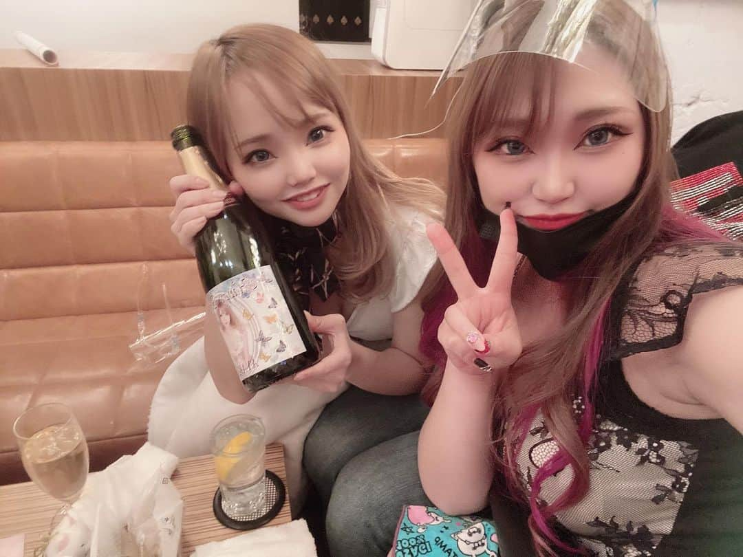 みくるんさんのインスタグラム写真 - (みくるんInstagram)「あやかとあいばん❤️ 写真ないけどオリシャン🍾 2本ありがとーう❤️ 大量のおにぎりもありがとうございました❤️ 5時間楽しかった❤️ . .  #tiktok #ティックトック  #ギャル #君津 #千葉県 #キャバ嬢 #キャバクラ  #体入 #ポケパラ #ホスト #コスプレ #風俗 #風俗嬢 #シャンパン #アルマンド #谷間 #fカップ #おっぱいちゃん #ケツスタグラム  #お酒好きな人と繋がりたい #お酒好き女子 #お酒好き #いいね返し #いいねした人全員フォローする #いいねした人で気になった人フォロー #フォロー歓迎 #フォロー返します #フォローバック率100  #followforfollowback #follow4like」2月25日 23時21分 - clubregalia.mikuru