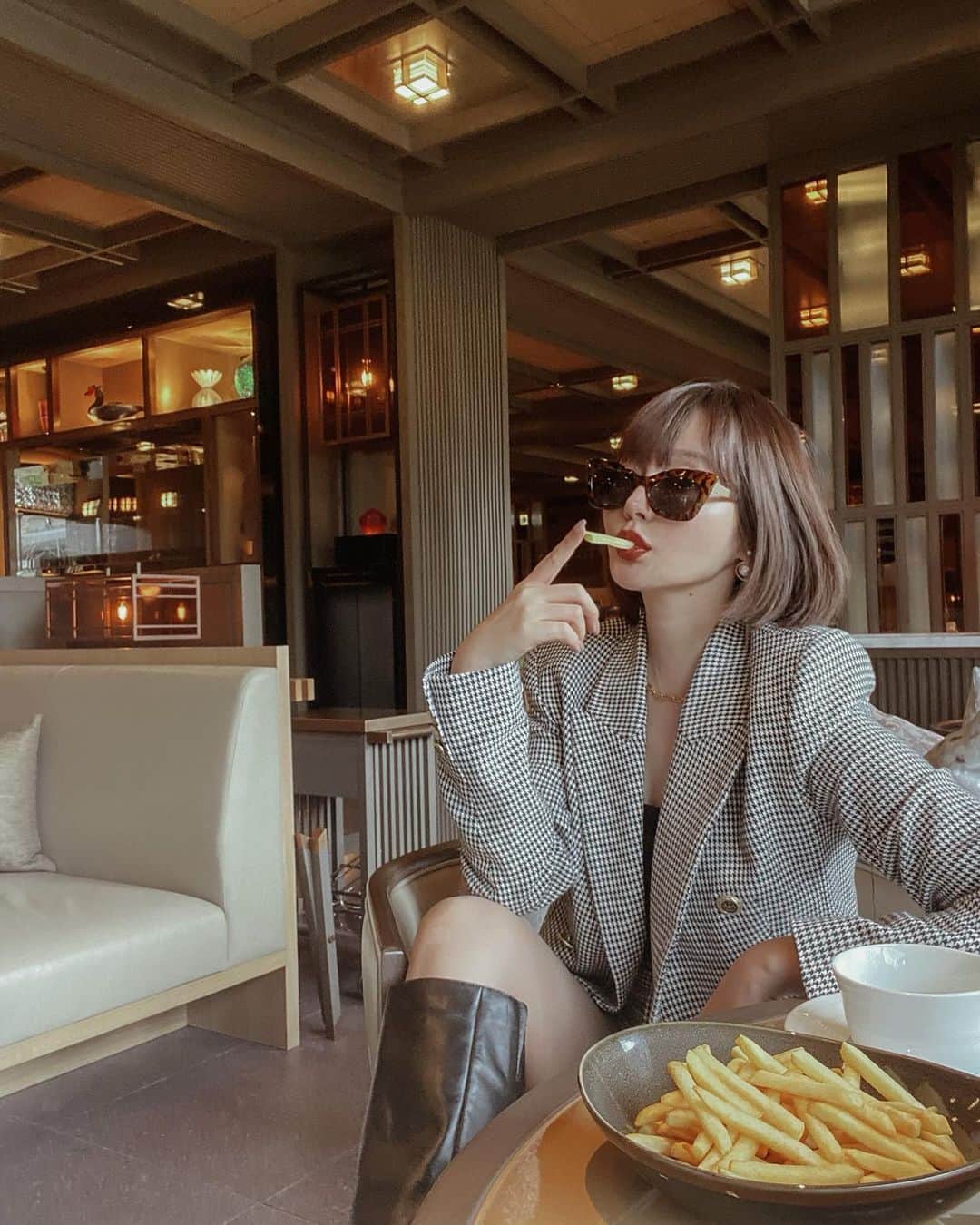 青田夏奈のインスタグラム：「﻿ ⚑ 𝐹𝑂𝑅𝑁𝐼 𝑏𝑦 𝐻𝑂𝑇𝐸𝐿 𝑇𝐻𝐸 𝑀𝐼𝑇𝑆𝑈𝐼 𝐾𝑌𝑂𝑇𝑂﻿ ￣￣￣￣￣￣￣￣￣￣￣￣￣￣￣￣￣￣￣￣￣﻿ ﻿ ﻿ 品格漂うミツイとはミスマッチなfrench fries 🍟﻿ ﻿ トリュフポテトを見つけたら食べてしまう。笑﻿ ﻿ 今年のしー誕は去年11月に﻿ 京都にopenしたミツイにstay🥂🌹﻿ ﻿ 沢山載せたいものがあるけどまたいつもの﻿ 時差投稿になる予感なのでゆーっくりと🐢♥︎﻿ ﻿ ﻿ ﻿ ﻿ ﻿ ﻿ ﻿ #hotelthemitsuikyoto」