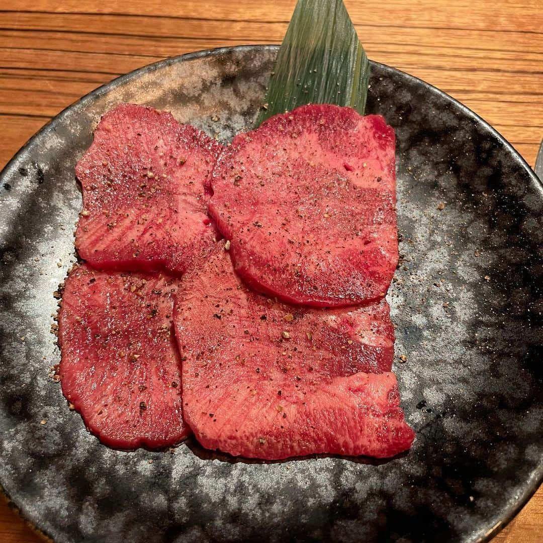 井口眞緒さんのインスタグラム写真 - (井口眞緒Instagram)「焼肉ランチに行ってきました！ ちょっと贅沢なランチだったけど 昼からビールが飲めて最高だった🍺💕 そして、店内も接客も高級だった🥺  📍韓の台所　別邸 🚃渋谷駅」2月25日 23時24分 - iguchi.mao