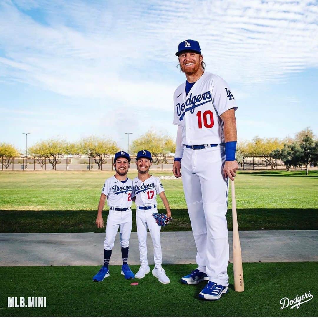 ジャスティン・ターナーのインスタグラム：「“Honey, I Shrunk the Pitchers” 🤷‍♂️ ⚾️」
