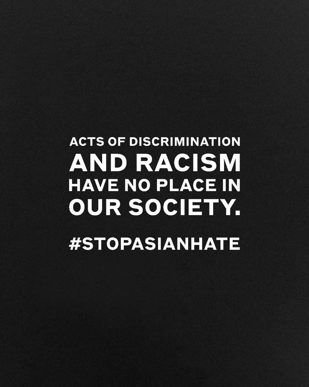 Burberryさんのインスタグラム写真 - (BurberryInstagram)「At Burberry, we stand in allyship with the Asian community. We are taking an active role, including by donating to #StopAAPIHate.  Stopaapihate.org is dedicated to tracking and responding to incidents of hate, violence, harassment and discrimination against Asian Americans and Pacific Islanders in the US, and providing resources for impacted community members.」2月25日 21時59分 - burberry