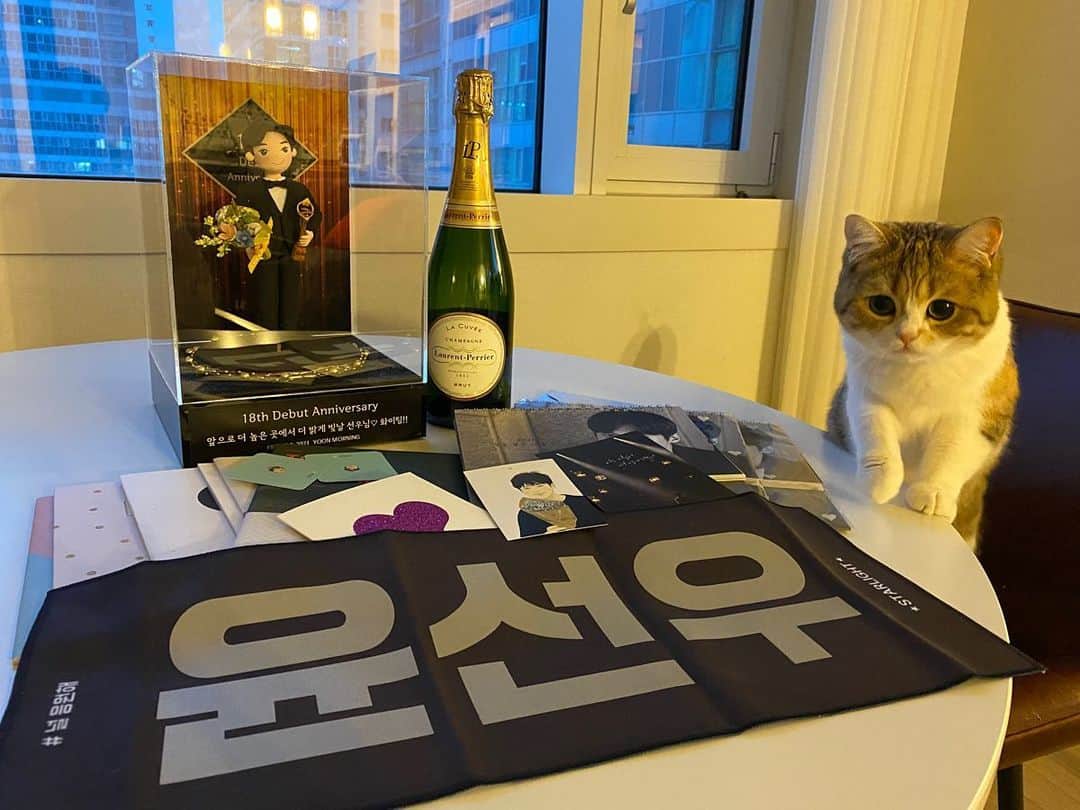 ユン・ソヌのインスタグラム：「#윤모닝 항상 감사드려요❤️」