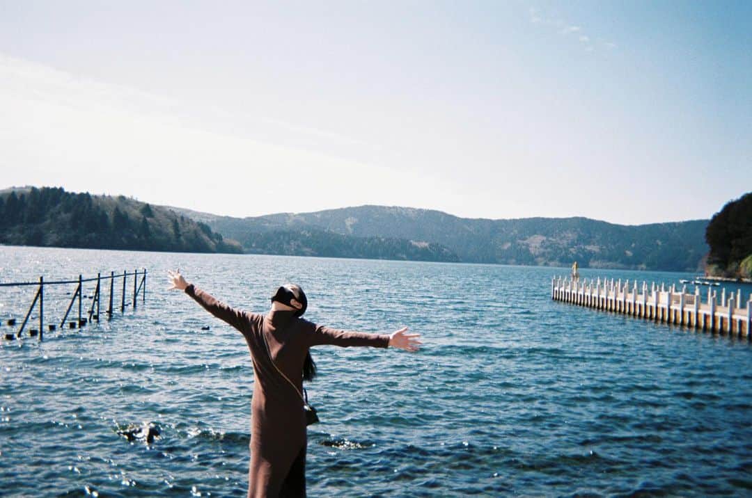 山岡美穂のインスタグラム：「#写ルンです  #芦ノ湖」
