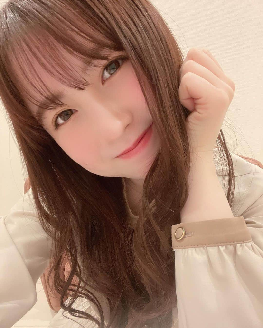 永野芹佳さんのインスタグラム写真 - (永野芹佳Instagram)「今日の巻き髪いい感じだった🥰✨」2月25日 22時05分 - iroziro_serika