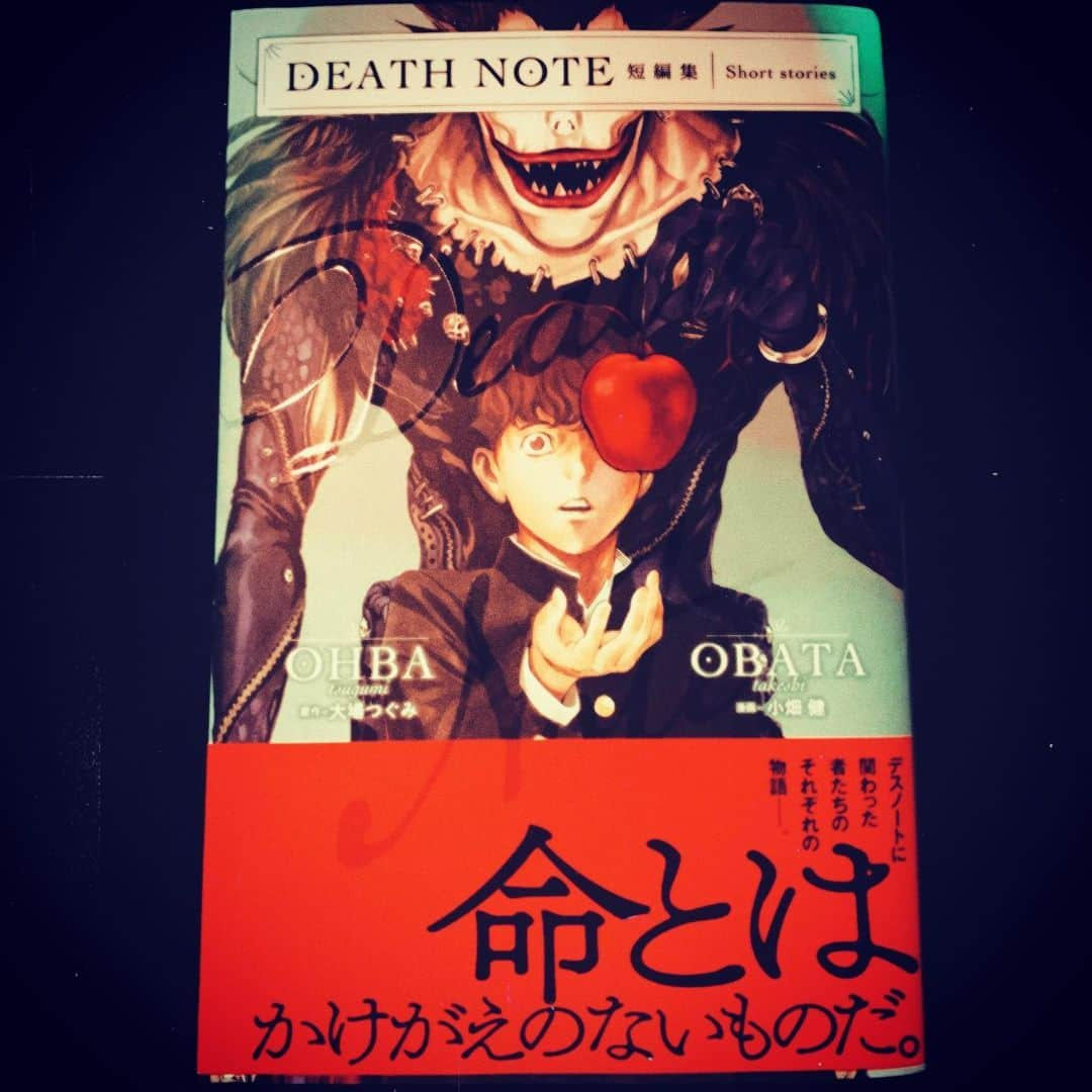 YASUのインスタグラム：「読みたかったデスノート短編集やっと買えた😙電子コミックも便利だけどやっぱり本の匂いとかページをめくる音は格別なんだよねー😊  #デスノート　#短編集」