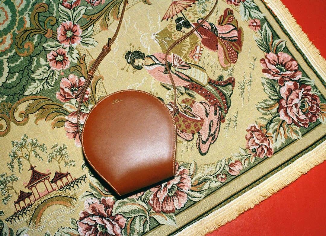 アーペーセーのインスタグラム：「A.P.C. ACCESSORIES S/S 2021 ⠀ ⠀ The Myla small bag in nut brown.⠀ ⠀ Available in stores and at apc.fr ⠀ ⠀ For A.P.C. Accessories campaign, Lorena Lohr was given carte blanche. Lorena travels alone, and her photos are generally devoid of people. She travelled to Sicily with a selection of accessories and shot them as she wished. ⠀ ⠀ Creative direction : @suzannekoller ⠀ Photography : @lorena__lohr ⠀ ⠀ #APC #APCaccessories #APCbag」