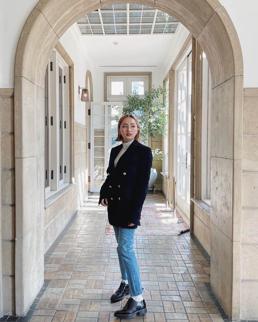 のインスタグラム：「ジャケットスタイル♡ 素敵なところに行ったの〜！ 今度また載せるね🌚  YouTubeも載せたので見てね♡ . #fashion #outfit #jacketstyle #jacket #ootd #outfitoftheday  #winterfashion #winter #denim #denimstyle  #akasaka #tokyo #orange #orangehair  #louboutin #loafers  #ジャケットスタイル #ジャケットコーデ  #シンプルコーデ #冬服 #服 #冬コーデ #綺麗めコーデ #女の子 #オレンジヘアー #髪色 #ボブヘアー #ボブ女子 #julifashion」