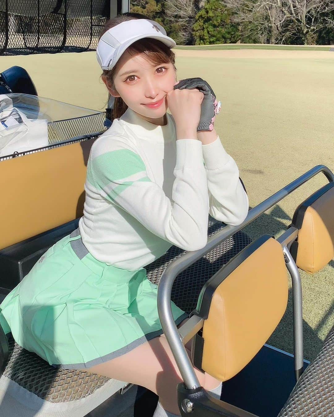のインスタグラム：「. @descentegolf のミントちゃん🌱お気に入りでまた載せちゃう💚🤍 LUXEのキラキラシリーズも沢山ゲットしたから、着るのが楽しみだな〜🥺✨  . #ゴルフ女子#ゴルフ初心者#ゴルフ#デサントゴルフ#デサントゴルフウェア#ゴルフウェア#ゴルフコーデ#ゴルフ男子#ゴルフ好きな人と繋がりたい#ゴルフ女子コーデ #golf#golfstagram#golfgirl#golfwear#成田ゴルフ倶楽部」