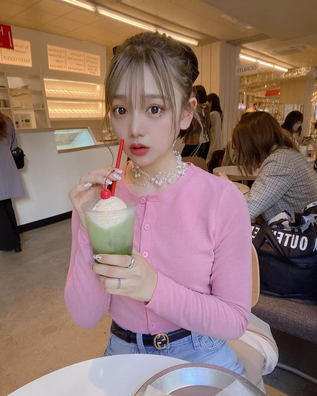 古澤里紗さんのインスタグラム写真 - (古澤里紗Instagram)「クリームソーダと🧃🍒 . . . #ふーりーこーで #日本橋カフェ」2月25日 22時20分 - fuuuuu_ri