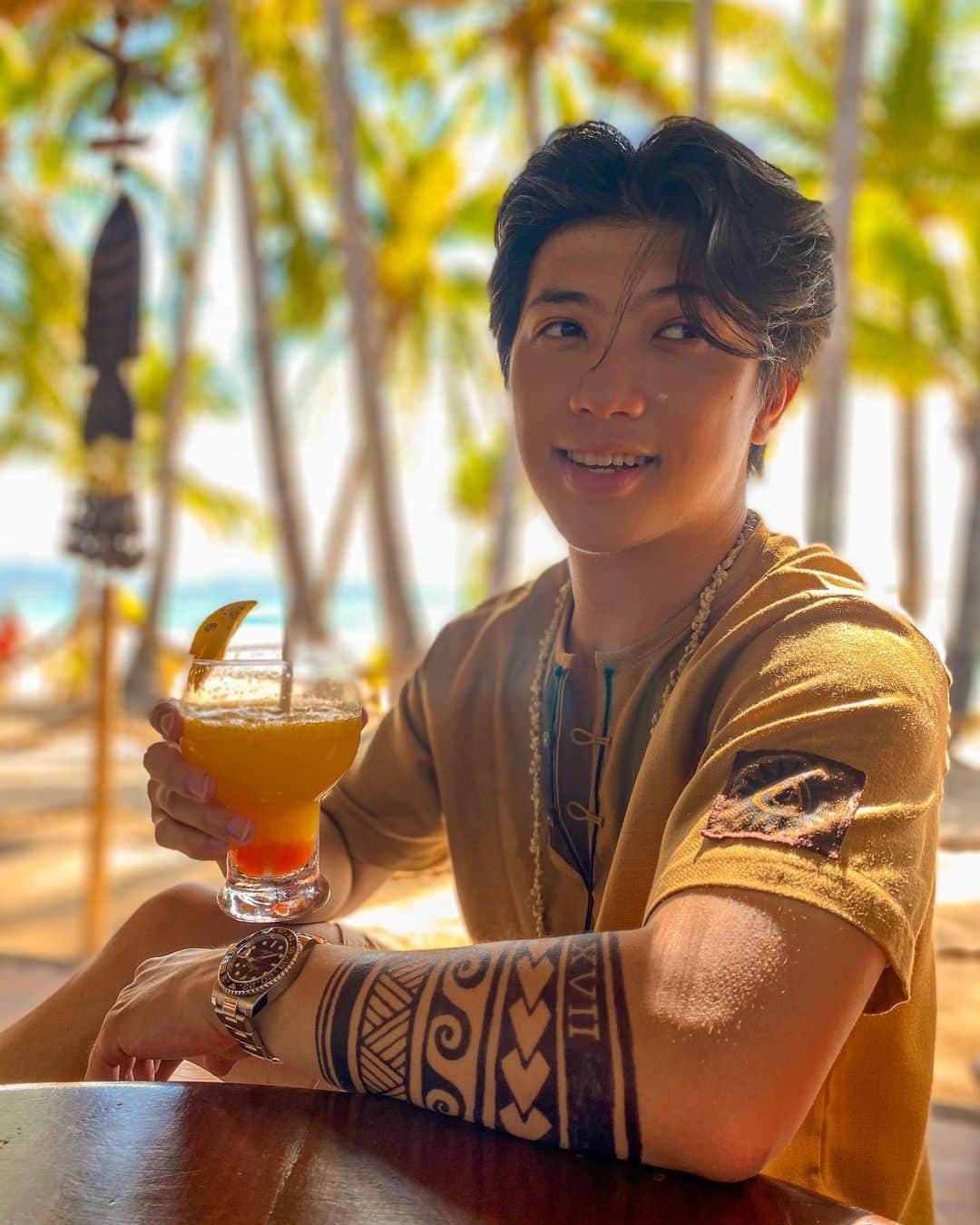 Ranz Kyleのインスタグラム：「Missin the Tropical vibes 🌴」
