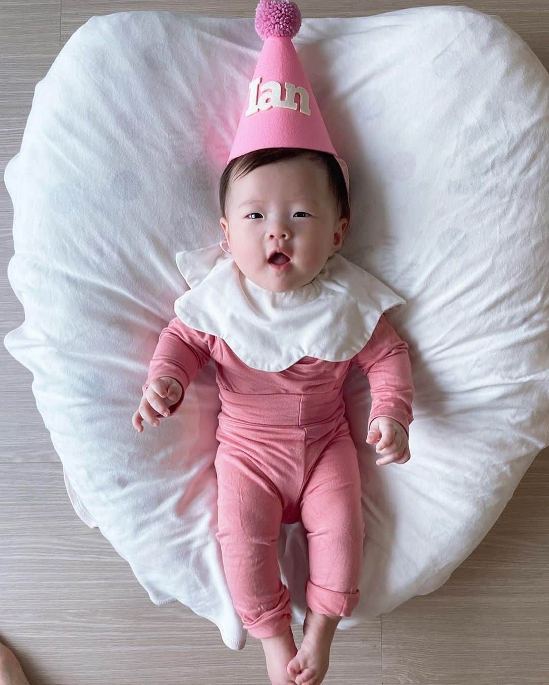 チョ・ヨンチョルのインスタグラム：「- 이안이 보고싶다아아아😭👶🏻🥲 점점 커지는 이안이.. 안돼~~~~😫 빨리 볼수있기를..🙏🏻 . . イアンちゃんに会いたーーい。。 どんどん大きくなってるけど、あかんーー早くあえますように。🙏🏻🙏🏻 - - @choian1102  #사랑해❤️」