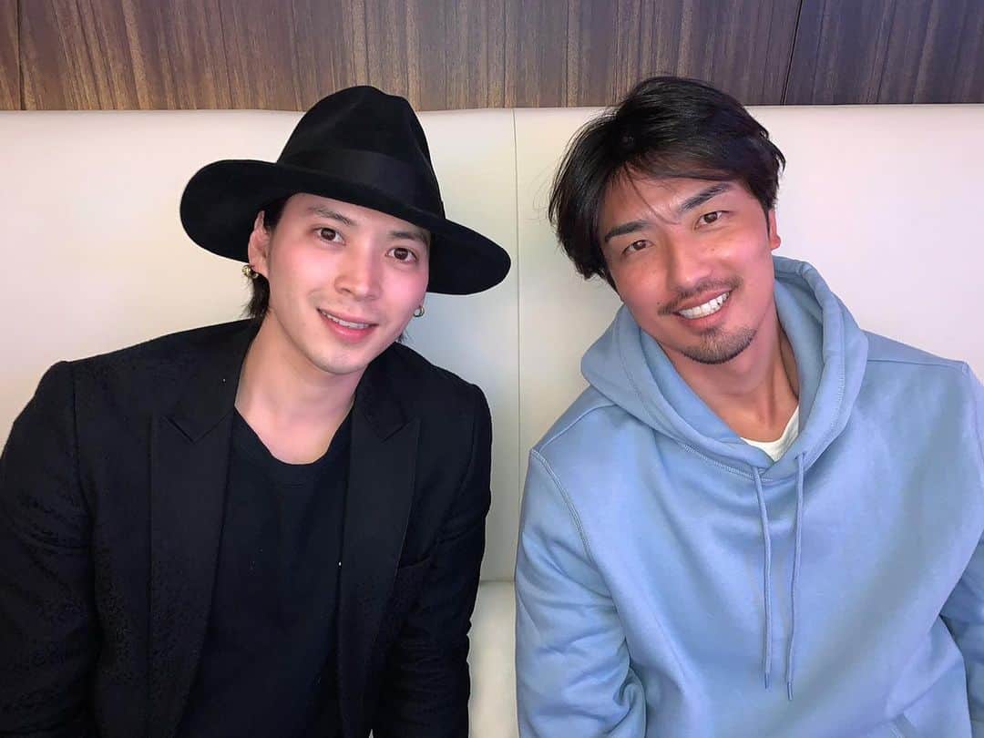 萩原章太のインスタグラム：「久しぶりに　ぎゃん泣きざわに会えた😂 話しが止まらなかったなー😇 #バチェロレッテ」