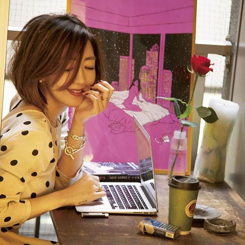 LiLyのインスタグラム：「#バルコニー 💭 #執筆場所 #リリ部屋 #インテリア on #オトナミューズ」