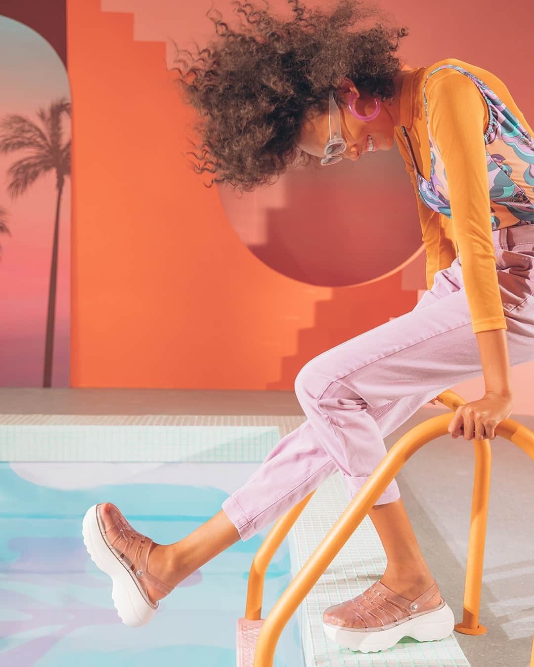 メリッサのインスタグラム：「Bem-vinda ao paraíso ✈ Um lugar onde você pode ser quem você quiser e a transformação acontece a todo momento, nos mostrando que é tempo de evoluir — Vem descobrir seu paraíso com a gente! #MelissaParadise  #ClubeMelissa #VeganShoes」
