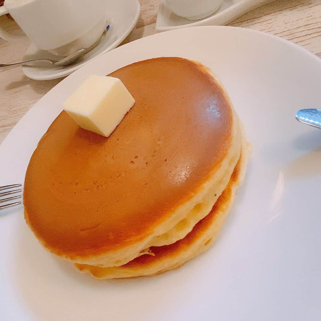 樋口みどりこさんのインスタグラム写真 - (樋口みどりこInstagram)「. ホットケーキは美しい🥞 1つの芸術だと思っています...🥺 色々な角度から見ますとも👀♡  カレー部と共にホットケーキ部も部員募集中だよ😋🥞 #ホットケーキ」2月25日 22時47分 - higuchimidoriko