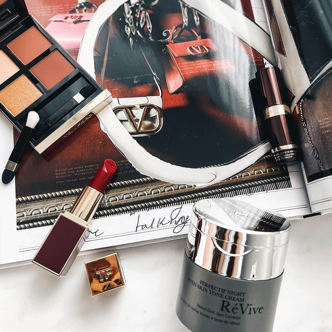 Ruby Kwanのインスタグラム：「Even skin tone, scarlet red lips, natural warm tone eyes. 💁🏻‍♀️ My look for Milan Fashion Week. ✨ #rougeclosetbeauty #mfwfw21  Eyes and lips @TomFordBeauty #tomfordbeauty Face @reviveskincare Perfectif Night Even Skin Tone Cream #reviveskincare #redefineperfection @theofficialjoycebeauty #joycebeauty」
