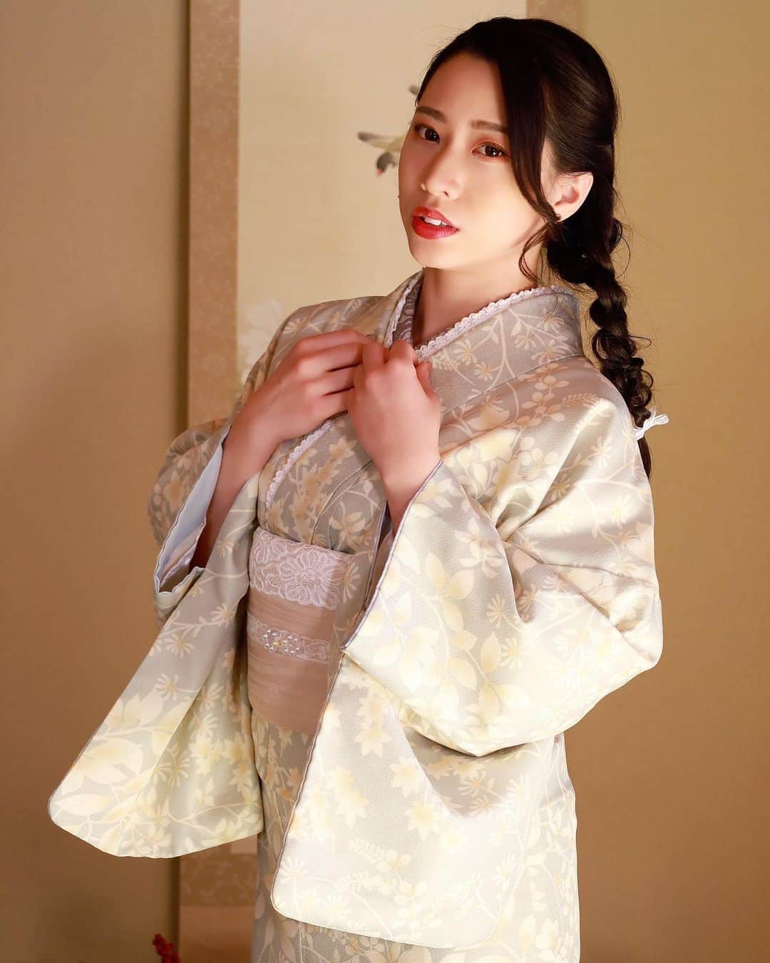 RINA（木植里奈）さんのインスタグラム写真 - (RINA（木植里奈）Instagram)「❤︎. . . *❀٭👘*❀٭ . 着物似合うってみんな褒めてくれてニヤけてる😛💋 . #じーふぉり撮影会  #じーふぉり #着物 #着物ヘア  #着物女子 #kimono  #kimonostyle  #黒髪 #被写体 #撮影会 #ポートレート #写真好きな人と繋がりたい  #カメラ好きな人と繋がりたい  #作品撮り  #ファインダー越しの私の世界 #sexy #日本人 #japan #Japanese」2月25日 23時00分 - riiina_1020