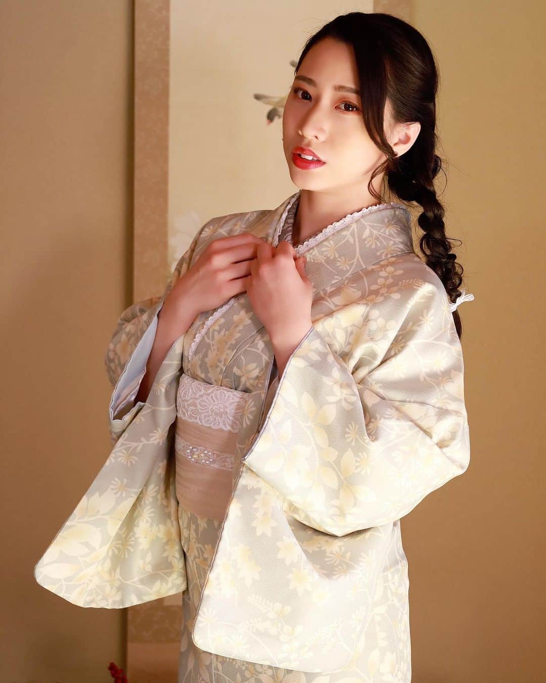 RINA（木植里奈）のインスタグラム：「❤︎. . . *❀٭👘*❀٭ . 着物似合うってみんな褒めてくれてニヤけてる😛💋 . #じーふぉり撮影会  #じーふぉり #着物 #着物ヘア  #着物女子 #kimono  #kimonostyle  #黒髪 #被写体 #撮影会 #ポートレート #写真好きな人と繋がりたい  #カメラ好きな人と繋がりたい  #作品撮り  #ファインダー越しの私の世界 #sexy #日本人 #japan #Japanese」