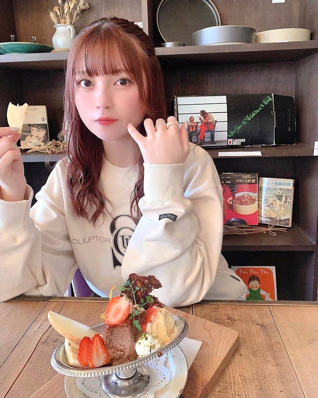 廣川奈々聖さんのインスタグラム写真 - (廣川奈々聖Instagram)「早起きしてカフェ活 🐰🍮🍓🍌 ここのプリンアラモード、本当に美味しかった…… ﻿ ﻿ ﻿ #ななせのcafe巡り#手紙舎#手紙舎つつじヶ丘本店#東京カフェ部#休日ランチ#つつじヶ丘カフェ#スカルプター#sculpter #プリンアラモード#固めプリン」2月25日 23時00分 - nanaseven7_u_u