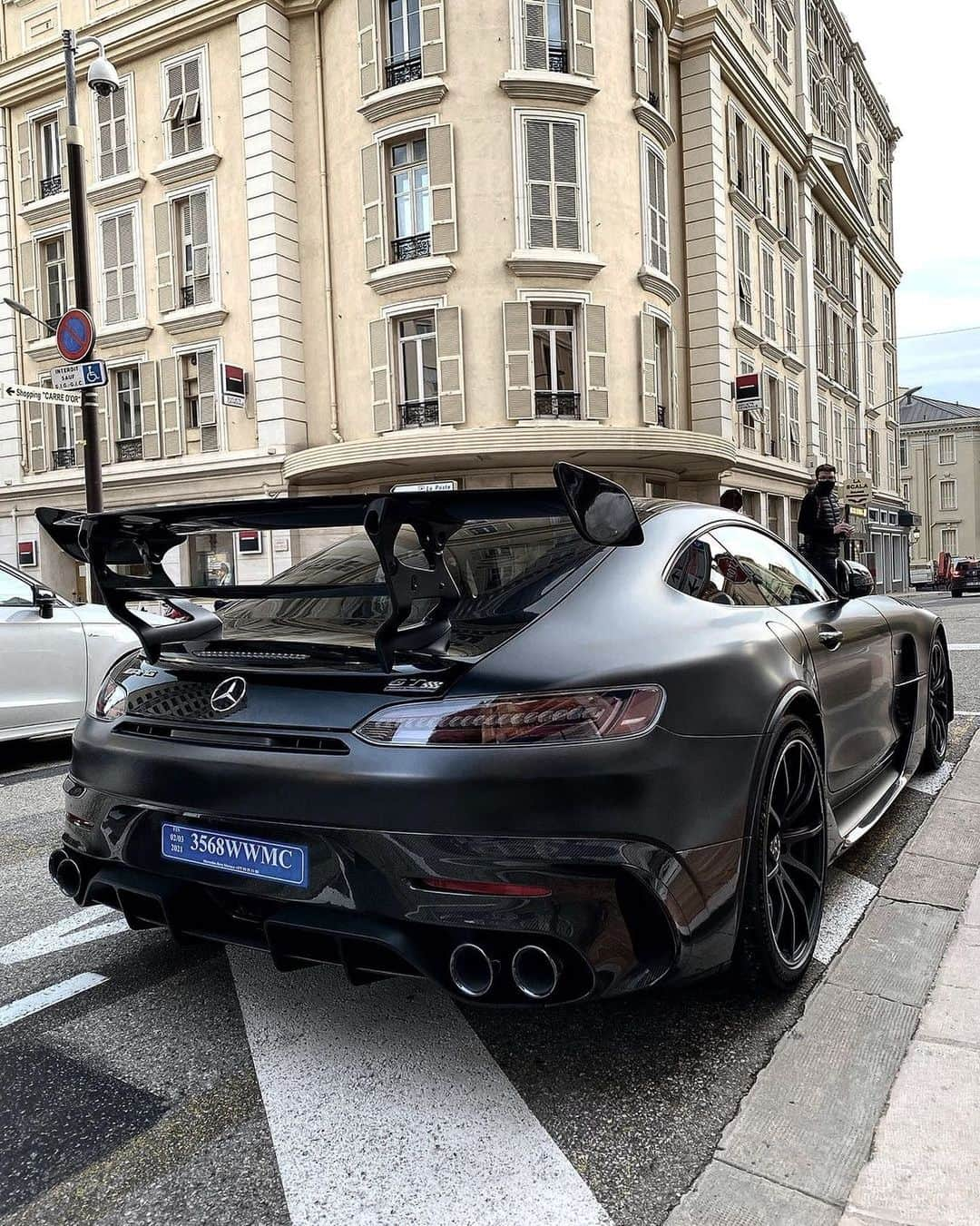 CARLiFESTYLEさんのインスタグラム写真 - (CARLiFESTYLEInstagram)「Satin Black AMG GT Black Series. 👀 Photo by @fipeux #carlifestyle #amggtblackseries」2月25日 22時58分 - carlifestyle