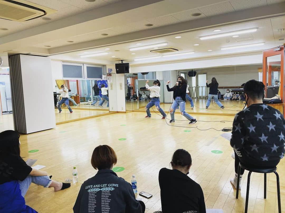 tsmshibuya_datokyoさんのインスタグラム写真 - (tsmshibuya_datokyoInstagram)「東京ダンス&アクターズ専門学校 Tokyo Dance & Actors School SHIBUYA . こちらはダンス&ヴォーカルコースの授業内チェックの様子です💁‍♂️  . 定期的なスキルチェック、先生や仲間からの評価は学びの指針となります✏️ .   皆緊張していました☺️(笑) .  今年度の授業が終わりに近づいてきました！ 講師の先生に感謝しつつ、1年の振り返りと今後の課題を見つける良い期間です👌  .  とはいえ3月は卒業式や特別授業があったりとDA TOKYOは常に学内はエネルギーいっぱいです🏫  #tsmshibuya#datokyo#dancer#actor#dance#jazz#ballet#hiphop#freestyle#acting#student#shibuya#tokyo#movie#entertainment#drama#stage#datokyo#dancers#actors#actorlife#dancelife#ダンス#声優 #俳優 #ダンサー#専門学校#在校生#da東京#tsm渋谷#渋谷#tsmshibuya」2月25日 23時08分 - datokyo_tsmshibuya