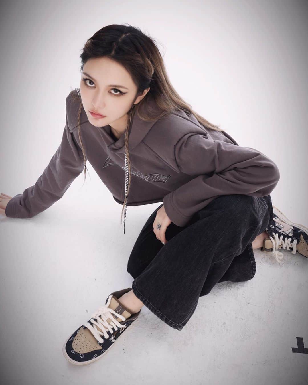 Grace Chowのインスタグラム：「连续开了六小时的会～爽」