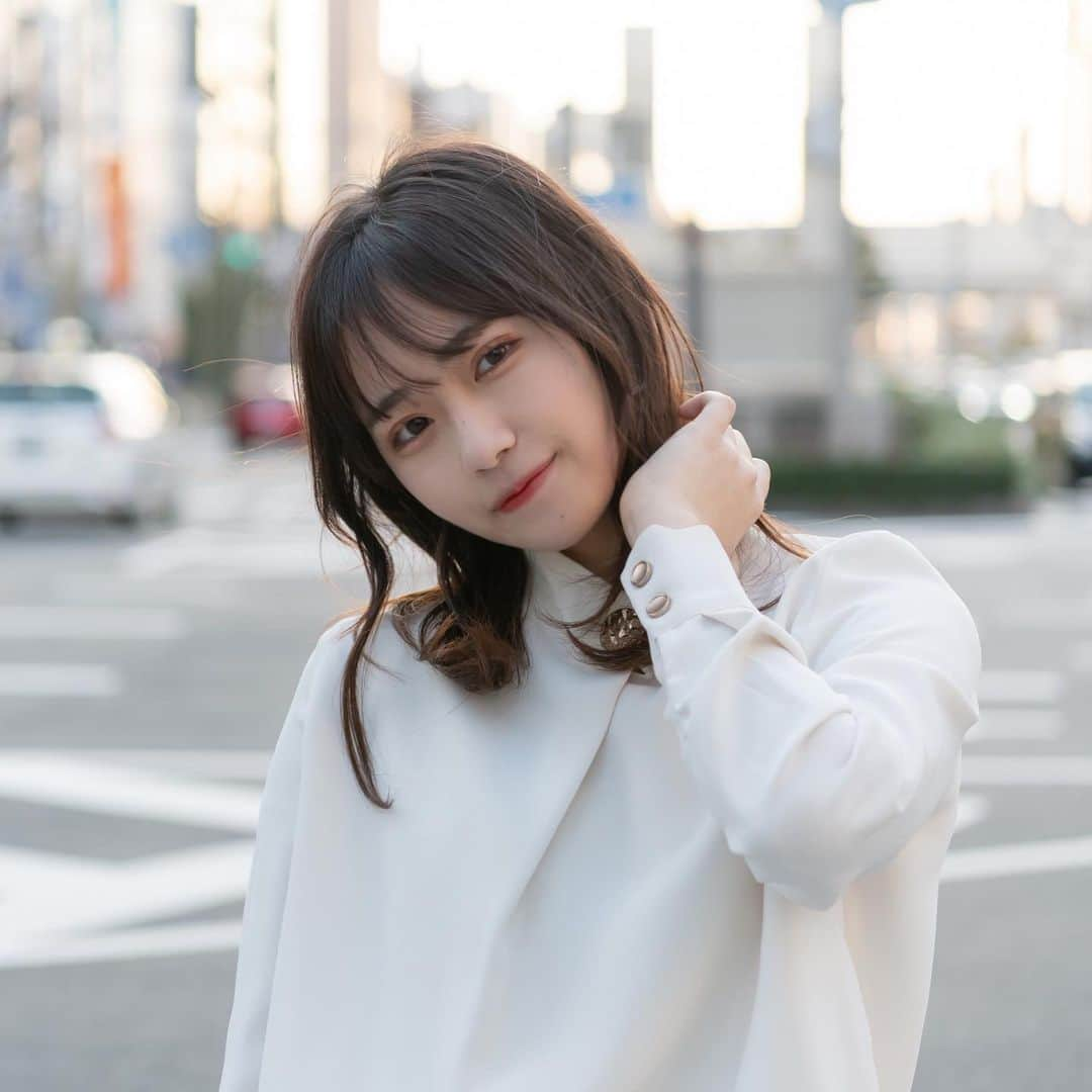 松本美紅のインスタグラム：「こんばんは🌆  先程はインスタライブありがとうございました♪  今日もプロフィール欄のURLから投票よろしくお願い致します🥲  いつもたくさんの応援ありがとうございます。皆さんにすごく支えられていると実感します🤤  残り２日…！精一杯頑張ります😌✨  #関西学院大学 #関学 #女子大生 #撮影 #被写体 #サロンモデル #ミスキャンパス関西学院 #ミス関学」