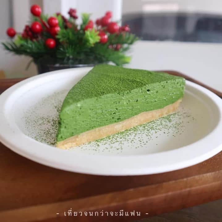 tealilycafeのインスタグラム：「พรุ่งนี้ร้านเปิดให้บริการตามปกตินะคะ มีเครื่องดื่มและขนมชาเขียวพร้อมเสิร์ฟมากมาย แวะมาหากันได้นะคะ  ขอบพระคุณรูปสวยๆ จาก เพจ เที่ยวจนกว่าจะมีแฟน มากๆ ค่า 💚 #homematcha」