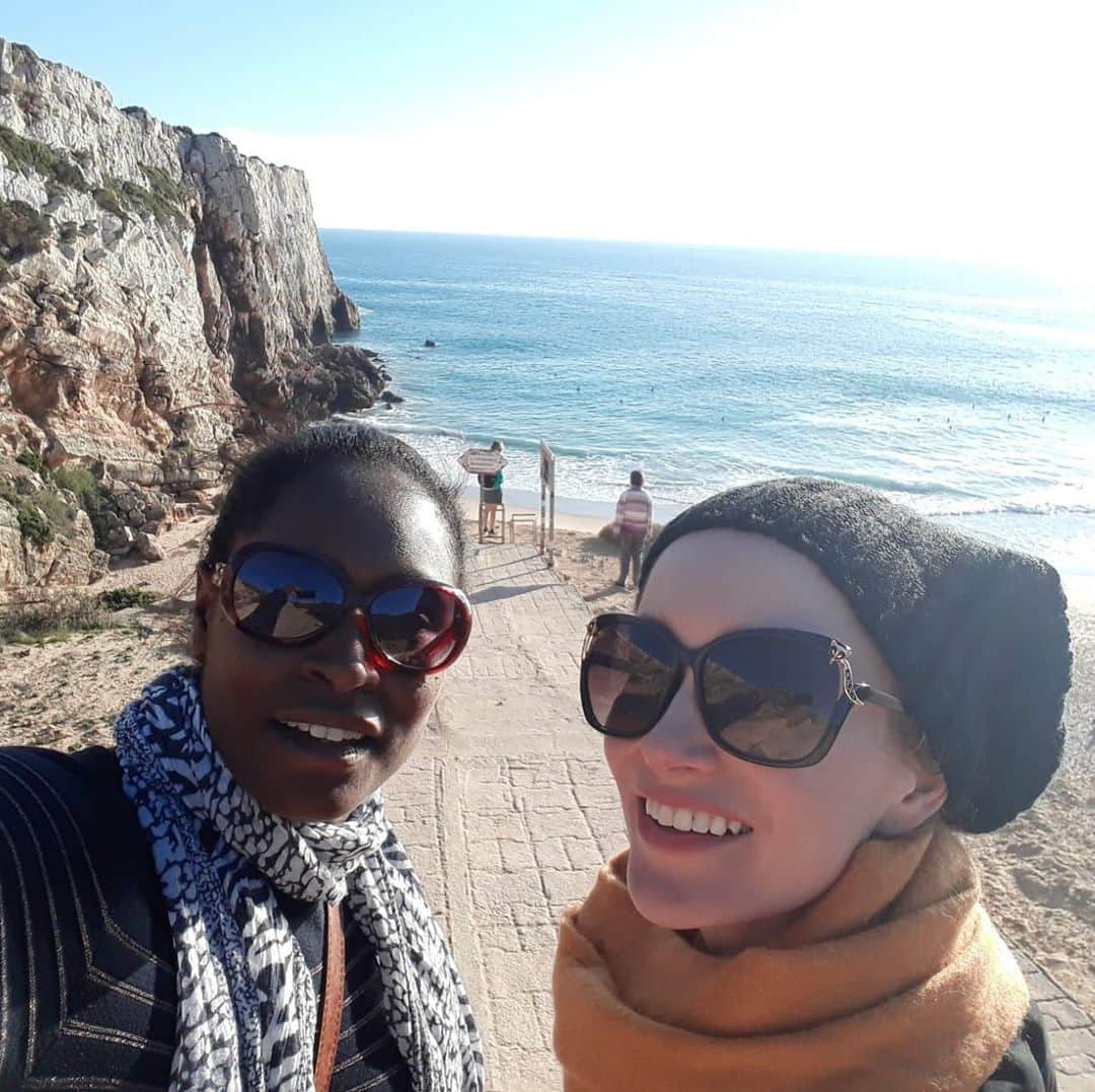 のインスタグラム：「#throwbackthursday to 3 years ago when the world was still our oyster and my friend @marthasealuna & I took a winter plunge into the Portuguese Atlantic Ocean 🌊」