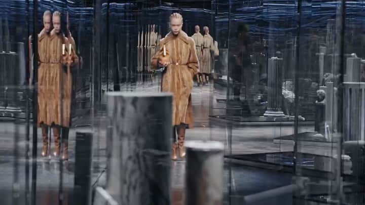 キム・ジョーンズのインスタグラム：「@fendi @silviaventurinifendi  @delfinadelettrez  styling @themelanieward casting @shelleydurkancasting hair @guidopalau.  make up @peterphilipsmakeup music mixed by @michelgaubert.  film direction @alexdebetak filming @walterfilms  produced by @bureaubetak antiques @galerie.chenel  special thanks to @therealswizzz for Snare and @coldcave23 @pandrogyne @misslucybeeden @alessiapellarini thank you to everyone involved ❤️❤️❤️」