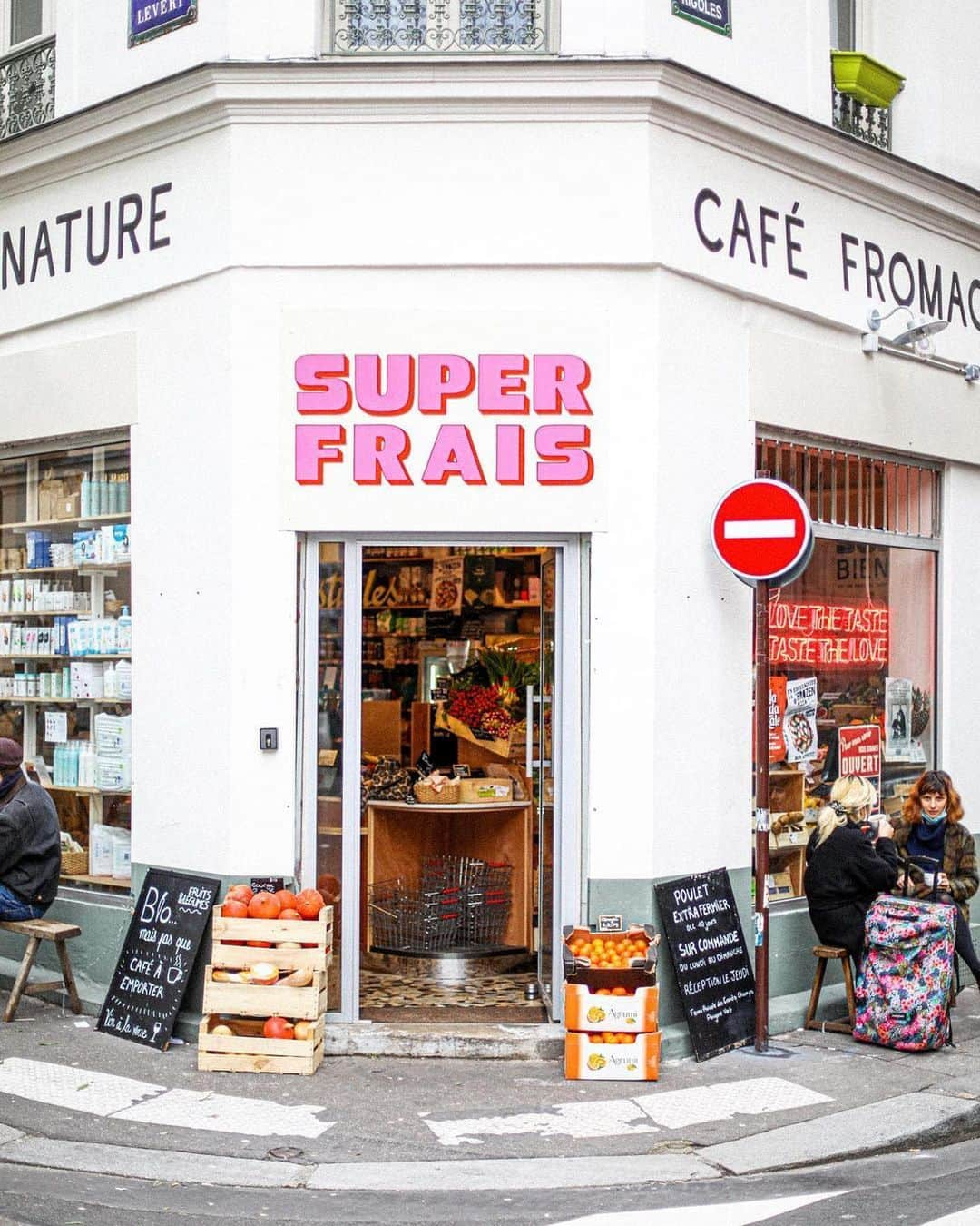 My Little Parisさんのインスタグラム写真 - (My Little ParisInstagram)「Super local, super artisanal, super bio et de super saison : on super fonce chez Super Frais. 🇬🇧: Super local, super handmade, super bio and super seasonal : we super run to Super Frais.  (📸 @lepartiduthe & @superfrais.superette) #soutenonsnoscommerçants」2月25日 23時11分 - mylittleparis