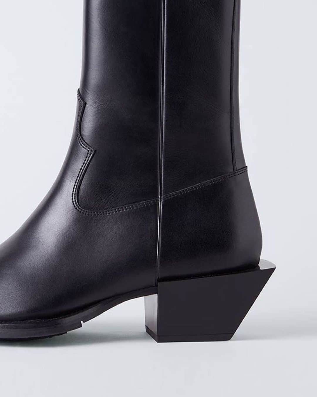 エイティーズのインスタグラム：「LUCIANO in polished black leather • Discover the new silhouette on eytys.com」