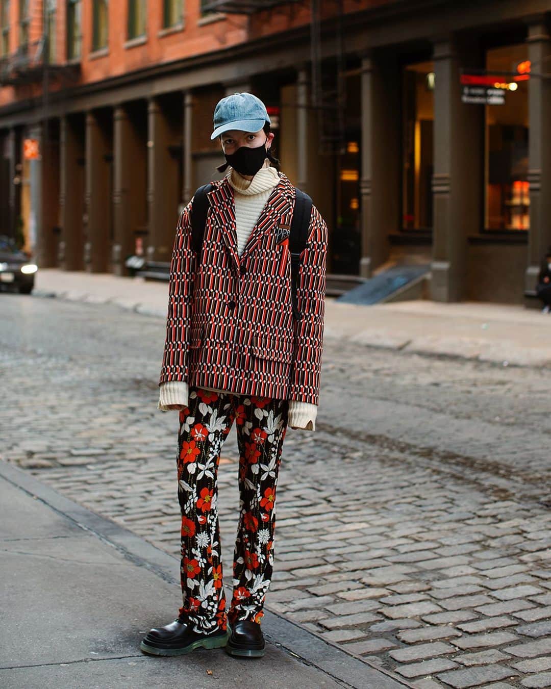 スコット・シューマンのインスタグラム：「A whole lotta @prada and that’s ok with me! Funny Jenny recognized the prints from like a full city block away!」