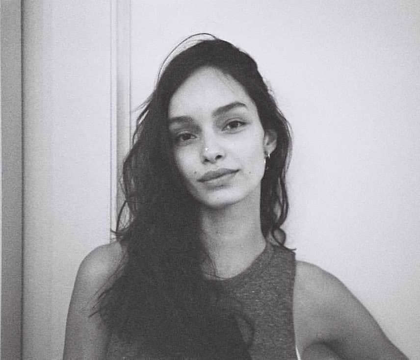 ルマ・グローテのインスタグラム：「I can’t remember what year or in what country this picture was taken. I actually have zero memory of it. Hollie may found it in her computer, so the only thing I know for sure about this picture is that I was happy or at least having fun.」