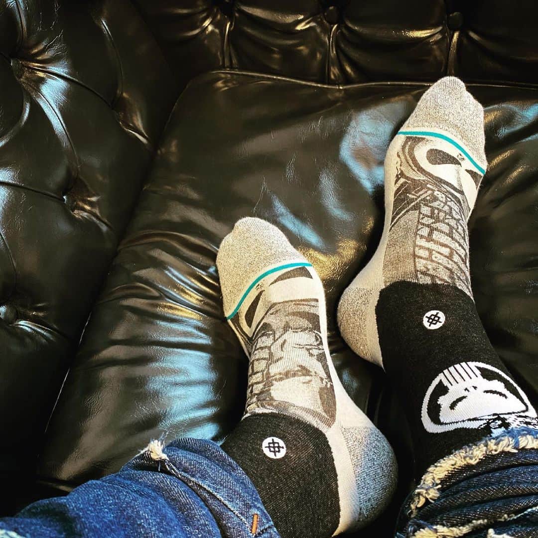 のインスタグラム：「Today's STANCE  #stancesocks  #stance_japan  全身ばっちり決めて、見えないからって靴下と下着がテキトーだと残念な気になる。子供の頃から思ってた。意識して気にしていると「そんなの誰も見てないよ」「自意識過剰」「もっと他のこと気にしろ」とかまわりに言われてきた。半ば強制的に「気にしちゃいけない」「気にする男はダメだ」と植え付けられてきた。自分自身をなりたい自分にするのに年齢なんか関係ないと、原宿の街にきて出会った人々に教わった。 なりたい自分になろう！」