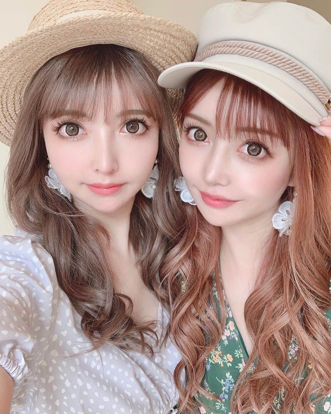 吉川ちかさんのインスタグラム写真 - (吉川ちかInstagram)「今日は姉agehaの撮影 朝から頑張ってきました🥺💓 お疲れ様でした！！ . 春服を着てれ 春気分になれて嬉しいです👶💓 今日は頑張ったから暴食しますw . #双子#双子ちゃん#春服#ちえちか#整形#整形垢 #twins#双子さん#姉ageha#仲良し#春服」2月25日 14時31分 - yoshikawachika_1116