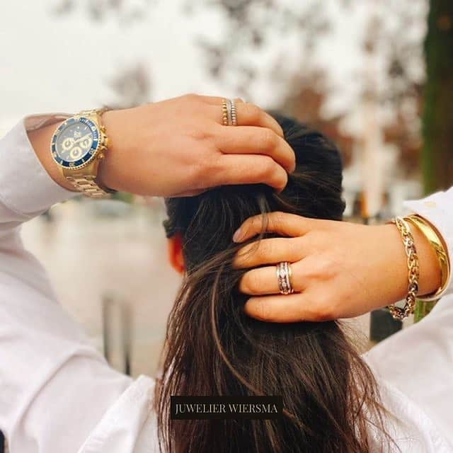 アイスウォッチのインスタグラム：「Thanks @wiersmajuweliers for this great picture 🥰❤️ #icewatch #changeyoucan #icesteel #style #steel #happiness #city #women #chic #ootd #gold」