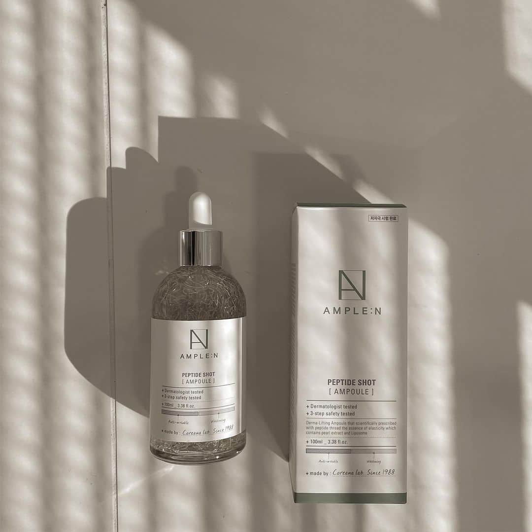 natsu_772のインスタグラム：「アンプルエヌ(AMPLE:N) 💊【PeptideShot Ampoule 100ml 】  『弾力を呼ぶアンプル』  この美容液の特徴は目ですぐわかる "高濃縮ペプチド糸" 美容液の中にたくさん糸のようなものが！！ この糸はなくした弾力を 取り戻してくれるぺプチドです☝️✴︎  特許を受けたペプチドが含まれており かなり高濃度、通常のなんと20倍‼️👀  ペプチドはお肌に弾力を与えてくれます! 肌にすっと馴染み浸透し、低刺激テスト 微生物テストも完了しているので 安心して使用することができます🍃  【使用方法】 トナー後、1〜2滴を顔全体に伸ばして使っています☺︎ 保湿力が高く、肌もツヤツヤになるのでおすすめです🤍  どんな人にオススメ? ・肌の弾力のない方 ・ツヤ肌になりたい方 ・ハリのある肌になりたい方 ・肌年齢を若くしたい方  @stylekorean_japan で購入できます📦 ぜひ試してみてくださいねん☺︎  #amplen #stylekorean#アンプルエヌ#アンプルエン#peptide#アンプル#ペプチド#美肌#韓国スキンケア#韓国コスメ#スタイルコリアン #スタイルコリアンアンバサダー」