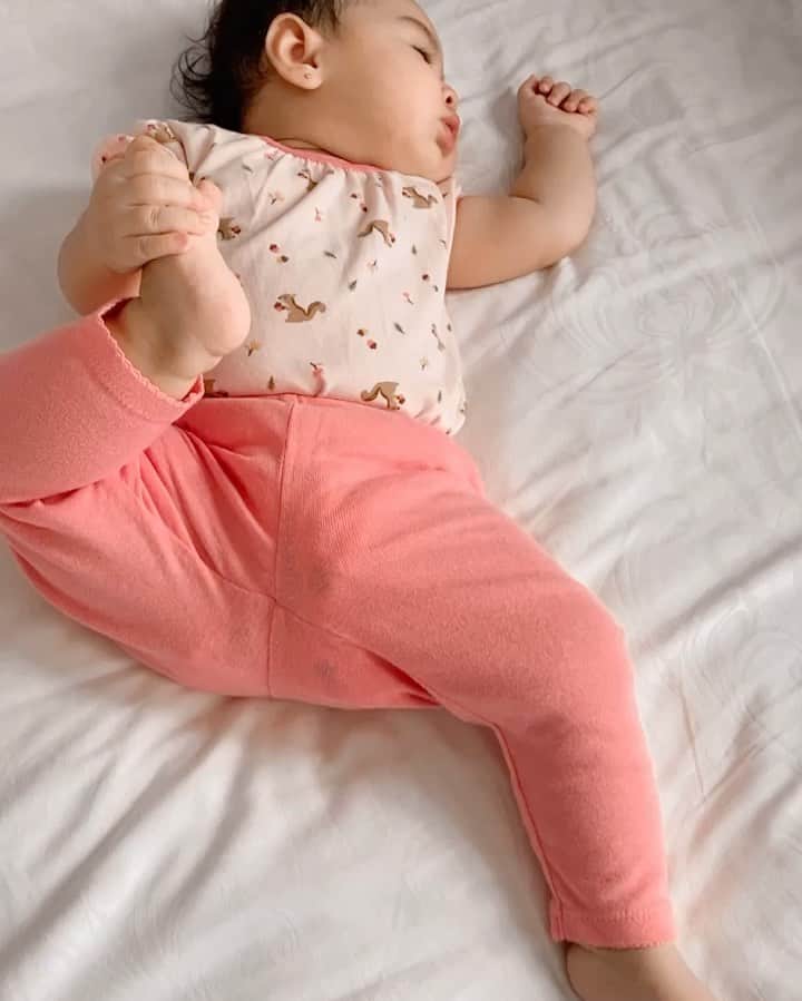 のインスタグラム：「baby yoga」