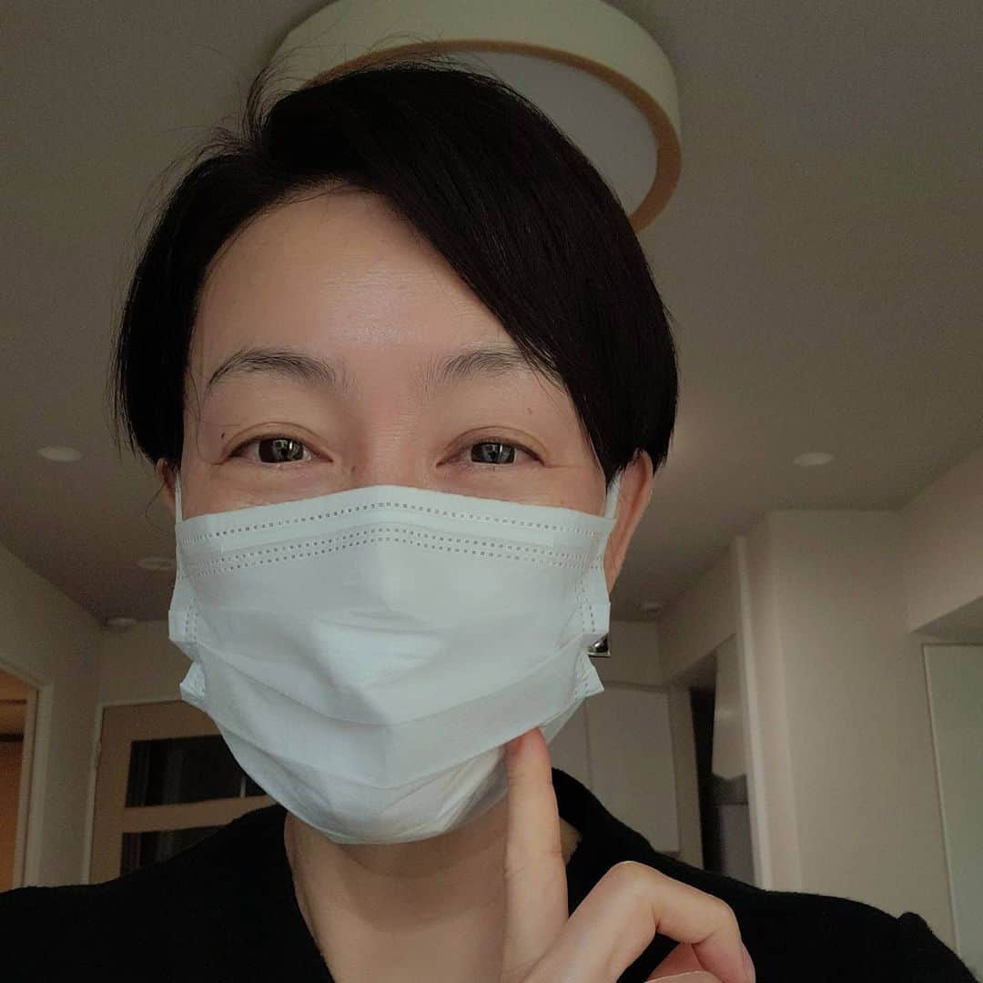 床嶋佳子さんのインスタグラム写真 - (床嶋佳子Instagram)「本日は歯医者で結構大変な手術でした。😣💦 東京に出てきた若い頃に家の近くの小さな歯医者さんで歯を抜かれて、そのカケラが残っていて骨に癒着してしまっていて後々のことを考えると除去した方がよいということでした。  暫くは何となく大人しくしてなきゃいけないみたいです。😅 腫れませんよう！🙏」2月25日 15時13分 - yoshiko.tokoshima